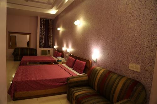 Kanak Garden Resort & Party-Lawn
